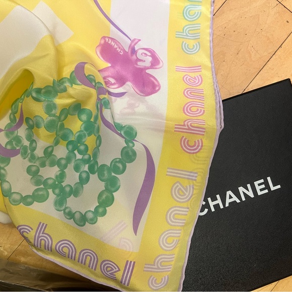 CHANEL Silk Scarf Bijoux Jewellery Pearls Earrings CC Logo - Picture 12 of 14